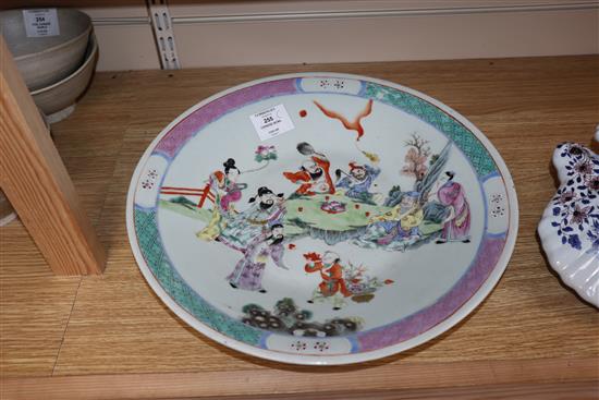 A Chinese famille rose dish, 19th century diameter 34cm